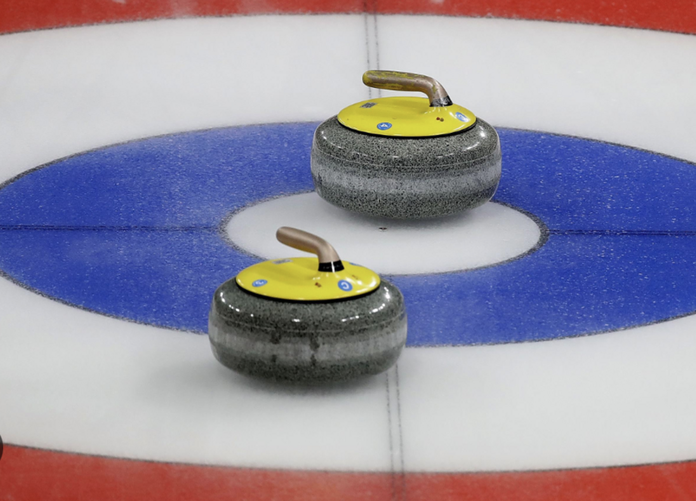 Initiation au curling offerte à la communauté locale, ainsi qu’aux nouveaux arrivants